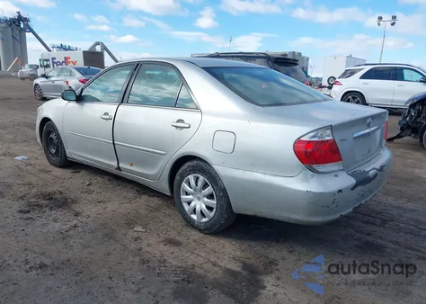 2005 Toyota Camry Std z USA, uszkodzony, nr VIN 4T1BE32K95U382633